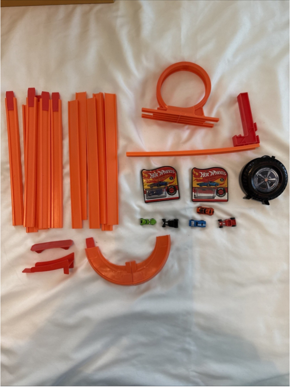 Mattel Hot Wheels Miniature Race Track And Cars